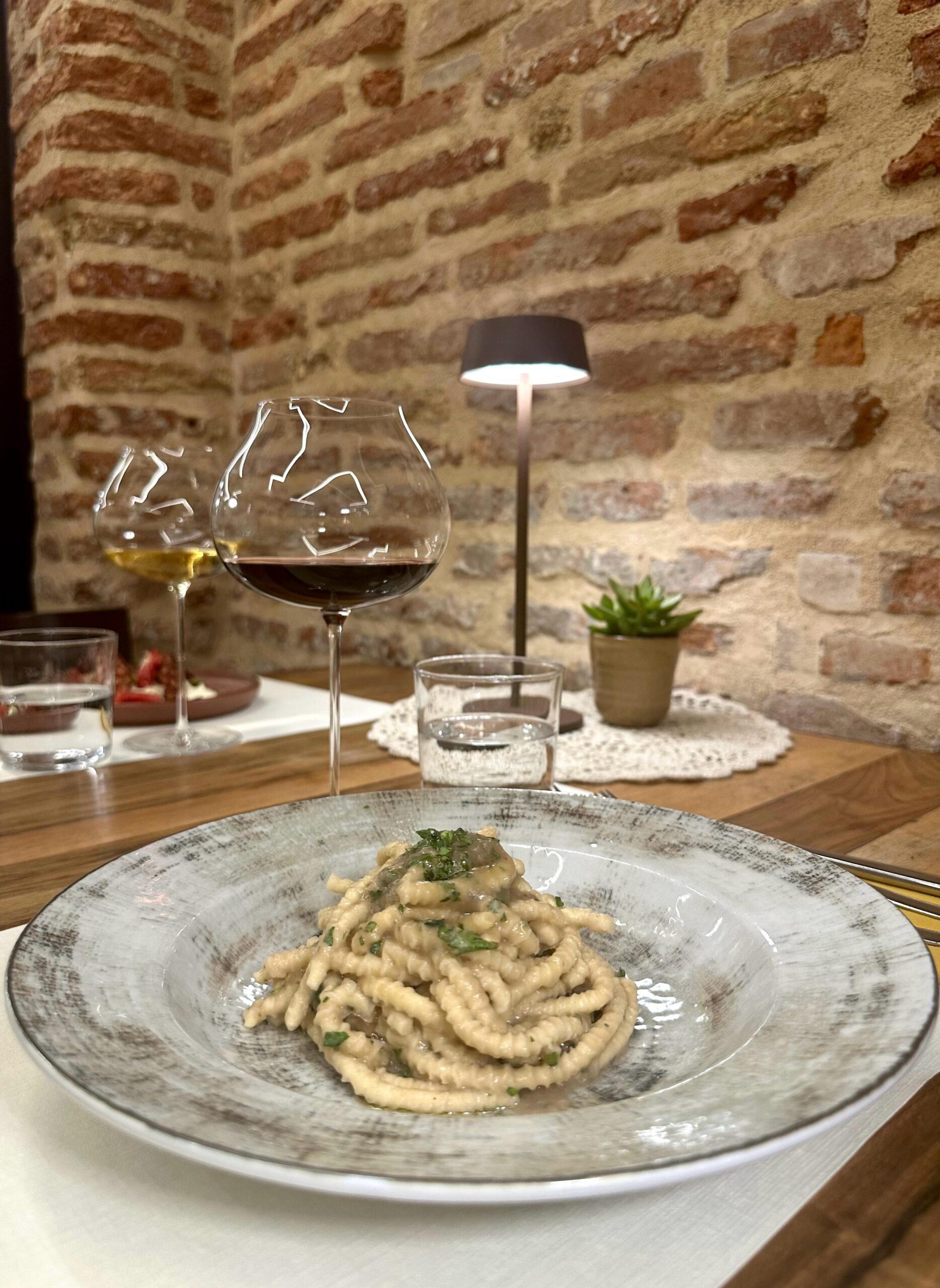 Osteria ristorante Treviso Locanda Ponte Dante | Cucina tipica e stagionale | Bigoli fatti in casa in salsa di acciughe