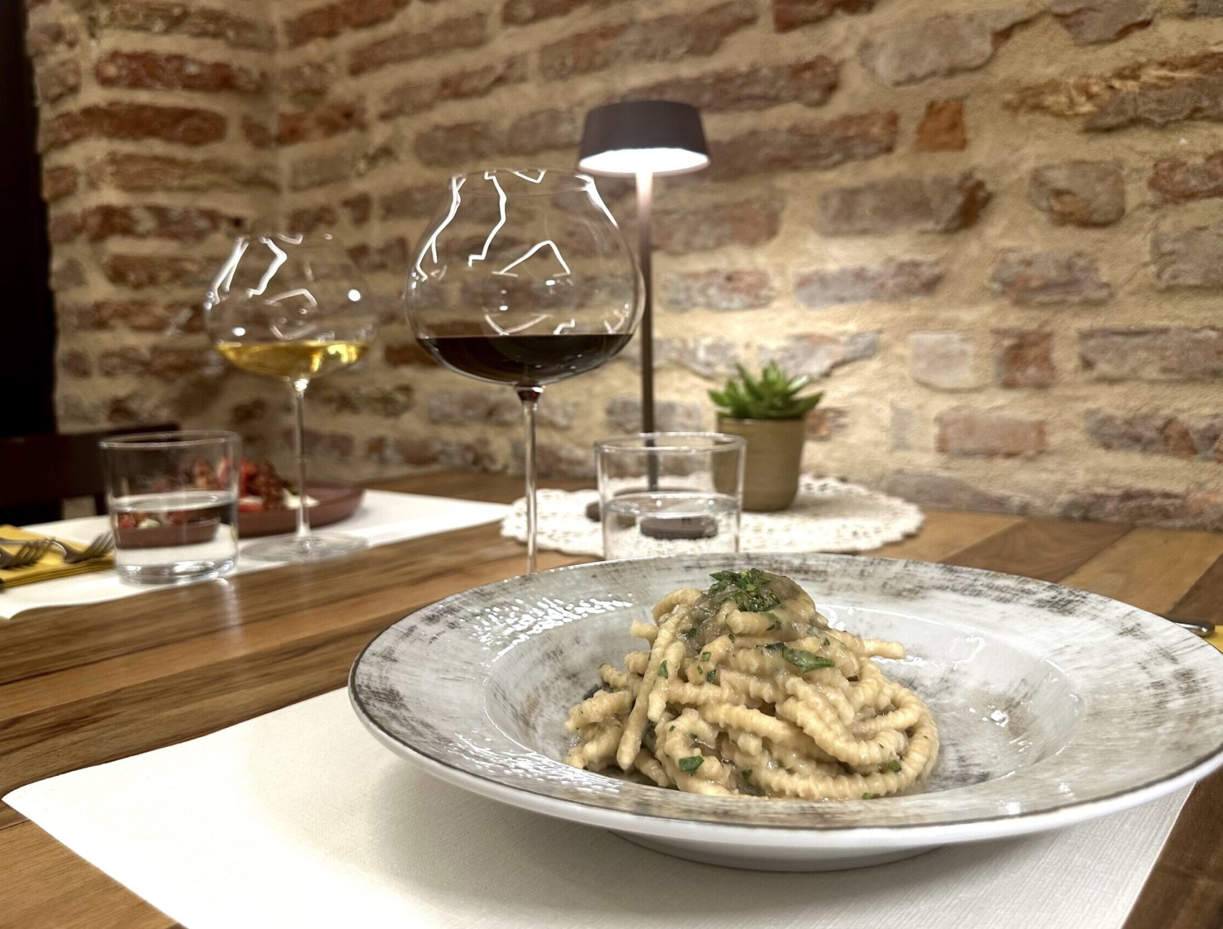Osteria ristorante Treviso Locanda Ponte Dante | Cucina tipica e stagionale | Bigoli fatti in casa in salsa